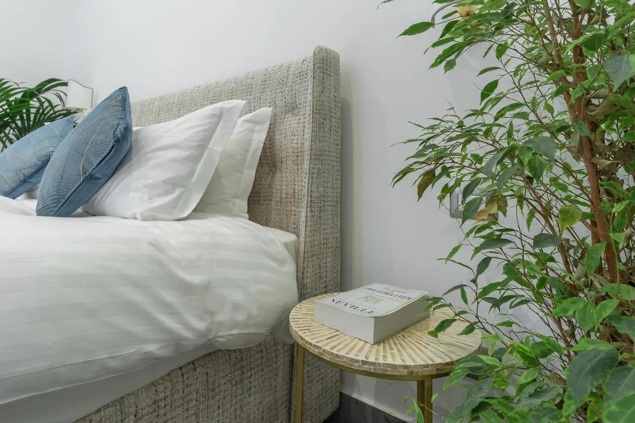 Duomo Smart Suites Милан 0*,  Италия