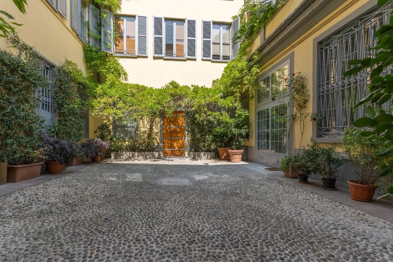 Duomo Smart Suites Милан 0*,  Италия