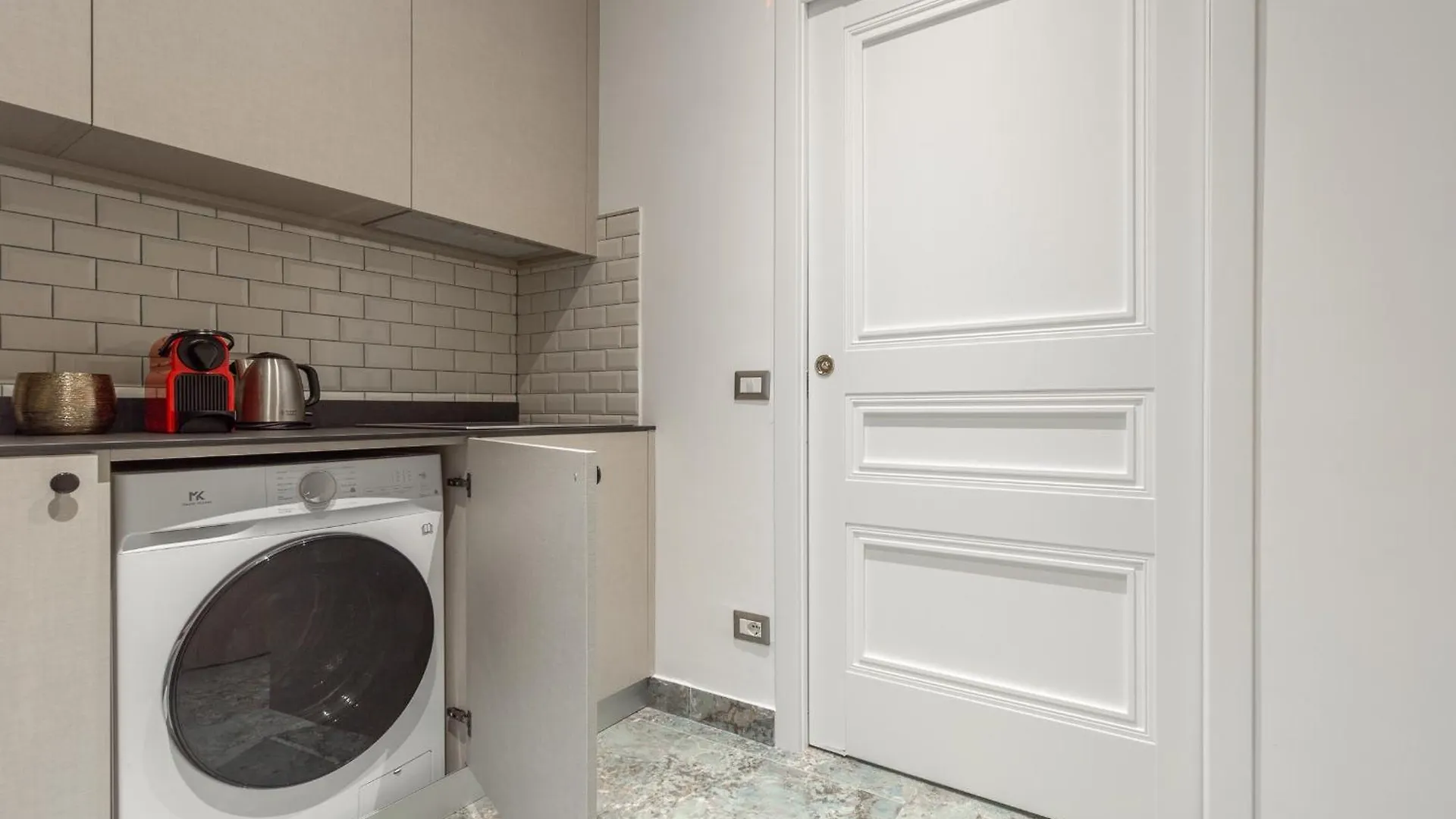 Duomo Smart Suites Милан