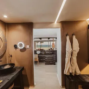 https://theophan-restaurant-and-apartments.hotelsatayianapa.com