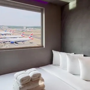 https://bloc-hotel-gatwick.brighton-hotels-england.com